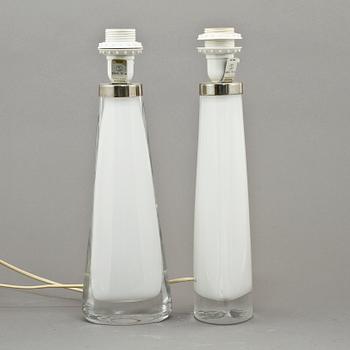 BORDSLAMPOR, ett par, glas, Carl Fagerlund, Orrefors, 1900-talets andra hälft.