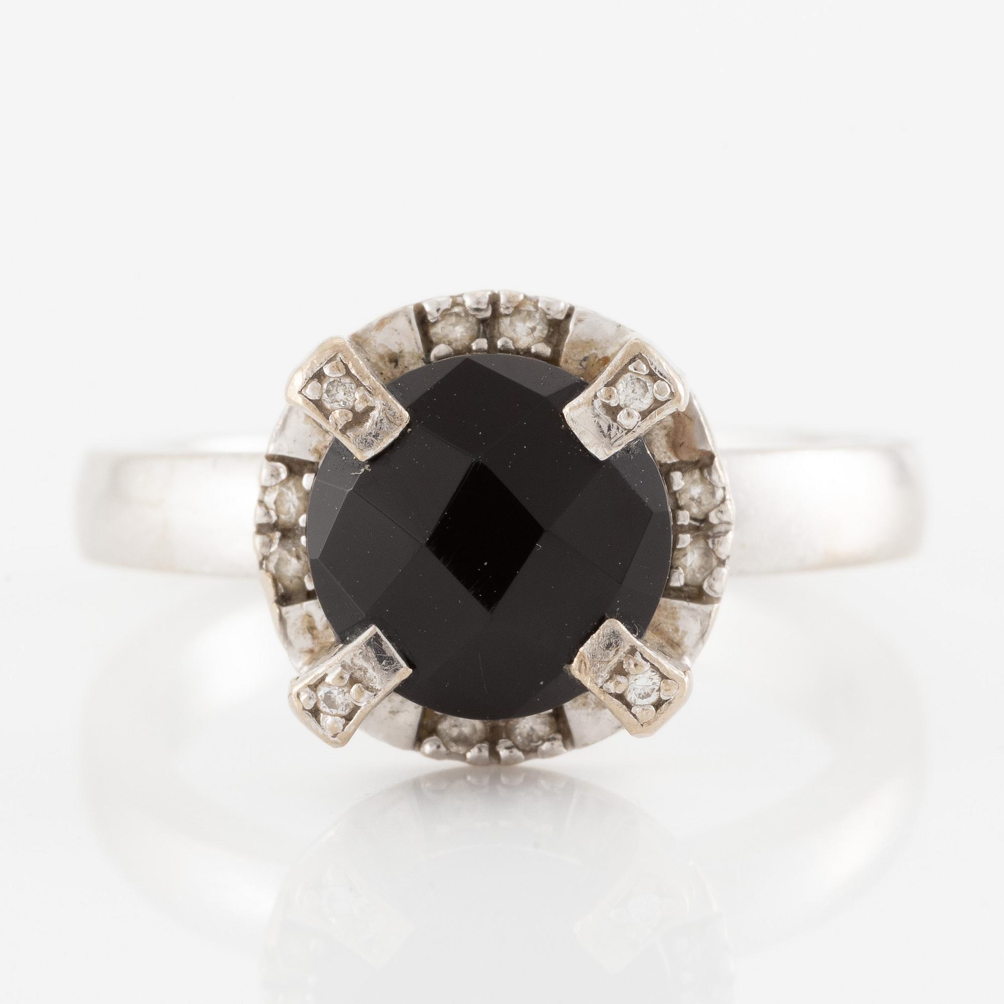 Ring, 18K white gold with a checker-cut black stone and small brilliant-cut diamonds.