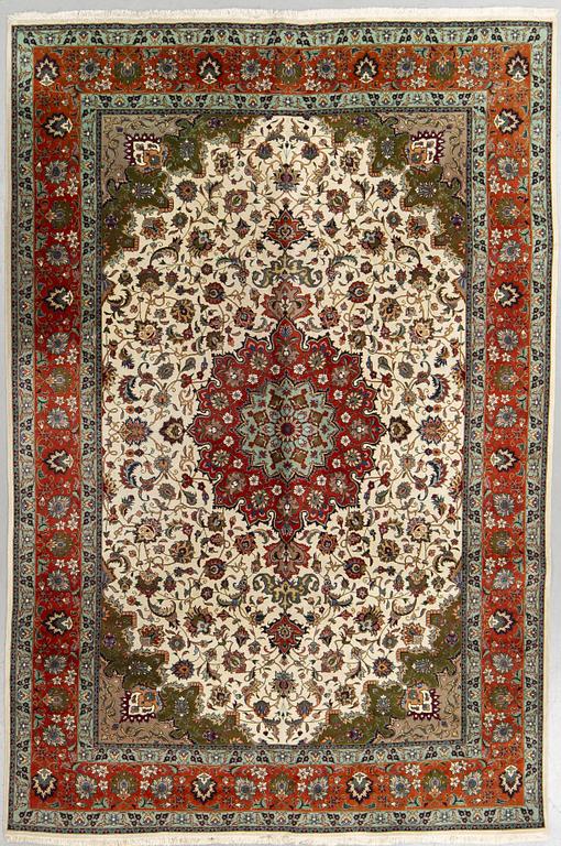 Matto, Old Tabriz, so called 50 raj, ca 308 x 205 cm.