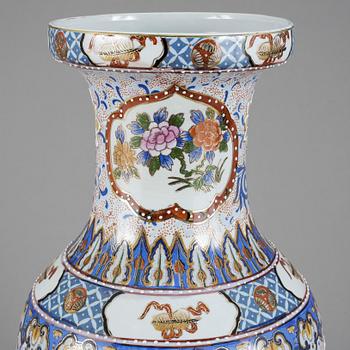 VAS, porslin, Kina, 1900-tal.