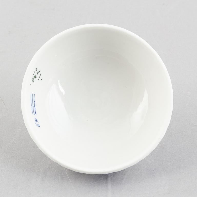 A 'Blue Fluted Half Lace' / 'Musselmalet' porcelain sugar box with cover, model 720, 1898-1923.
