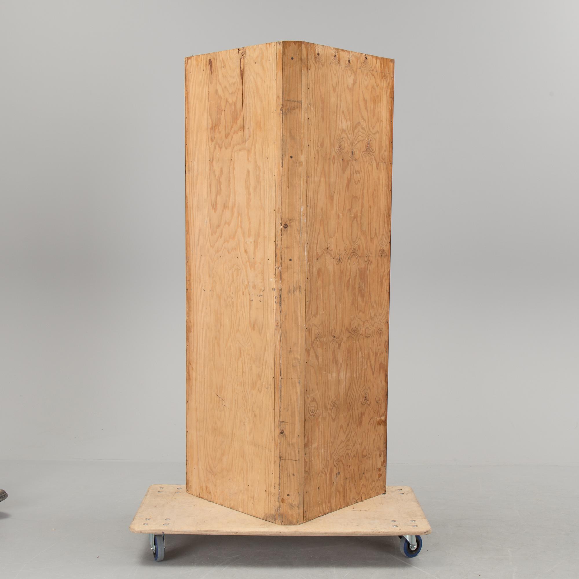 A corner cabinet by Axel Einar Hjorth.