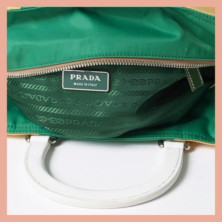 VÄSKA. Prada.