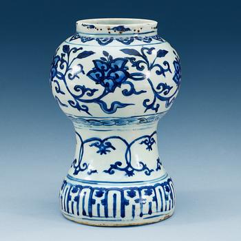 1672. A blue and white vase, Ming dynasty, with Wanli six character mark and of the period (1573-1620).