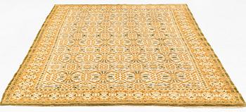 A semi-antique 'Cuenca' style spanish Madrid carpet. ca 293 x 196 cm.