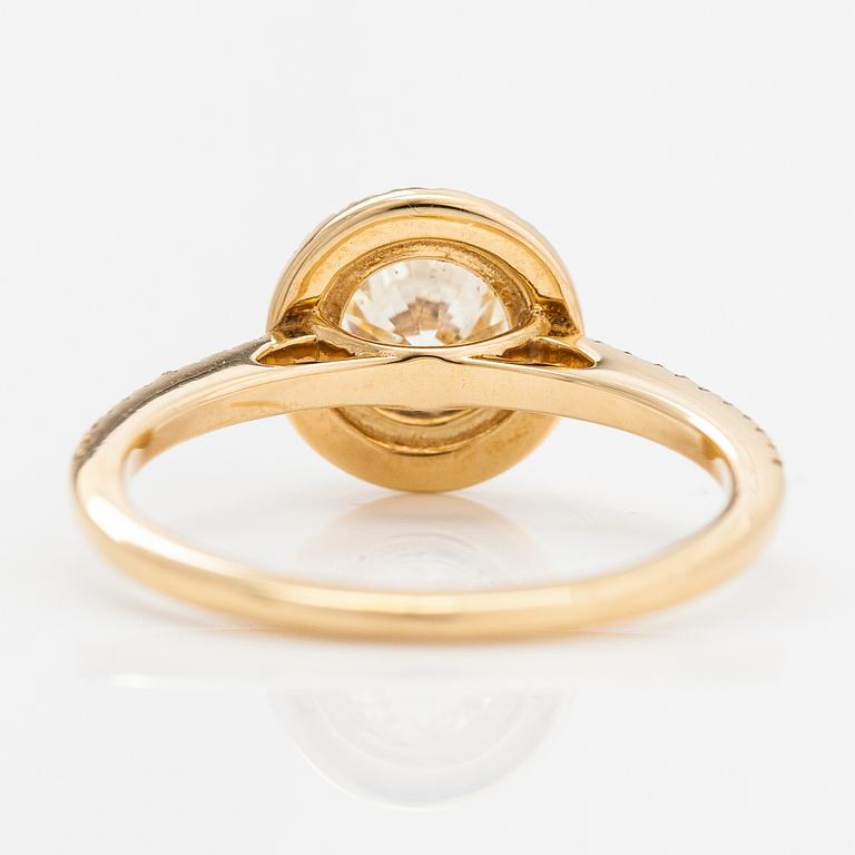 Ring, 18K guld, diamanter ca 1.20 ct totalt. Med AIG-certifkat.