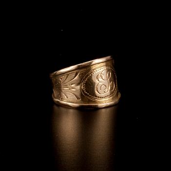 RING, 18K guld. Otydliga stämplar. Sverige 1800-talets senare häft. Vikt 2,8 g.