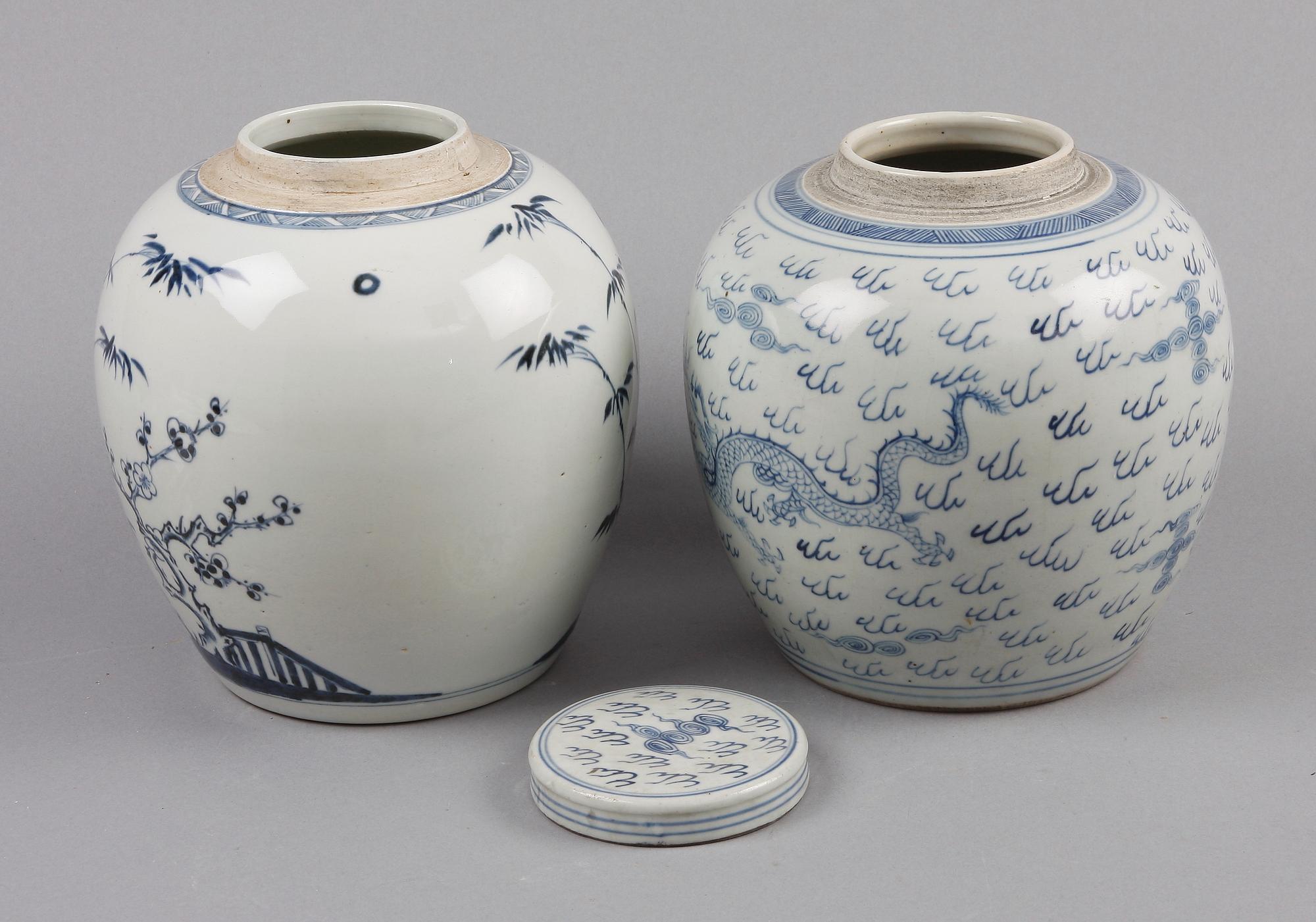 BOJANER, 2 st, porslin, Kina, 1900-tal.