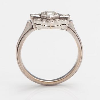 Alexander Tillander, Sormus, art déco tyyli, platinaa, timantteja n. 1.10 ct yht. Helsinki 1900-luvun loppuosa.