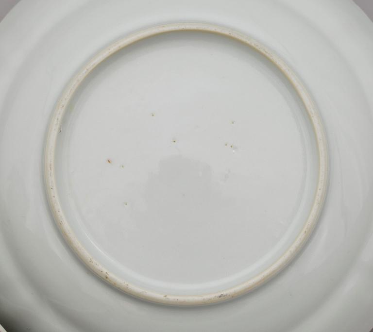 KOPPAR MED FAT, 6 st, porslin, Kina, Qianlong (1736-1796).