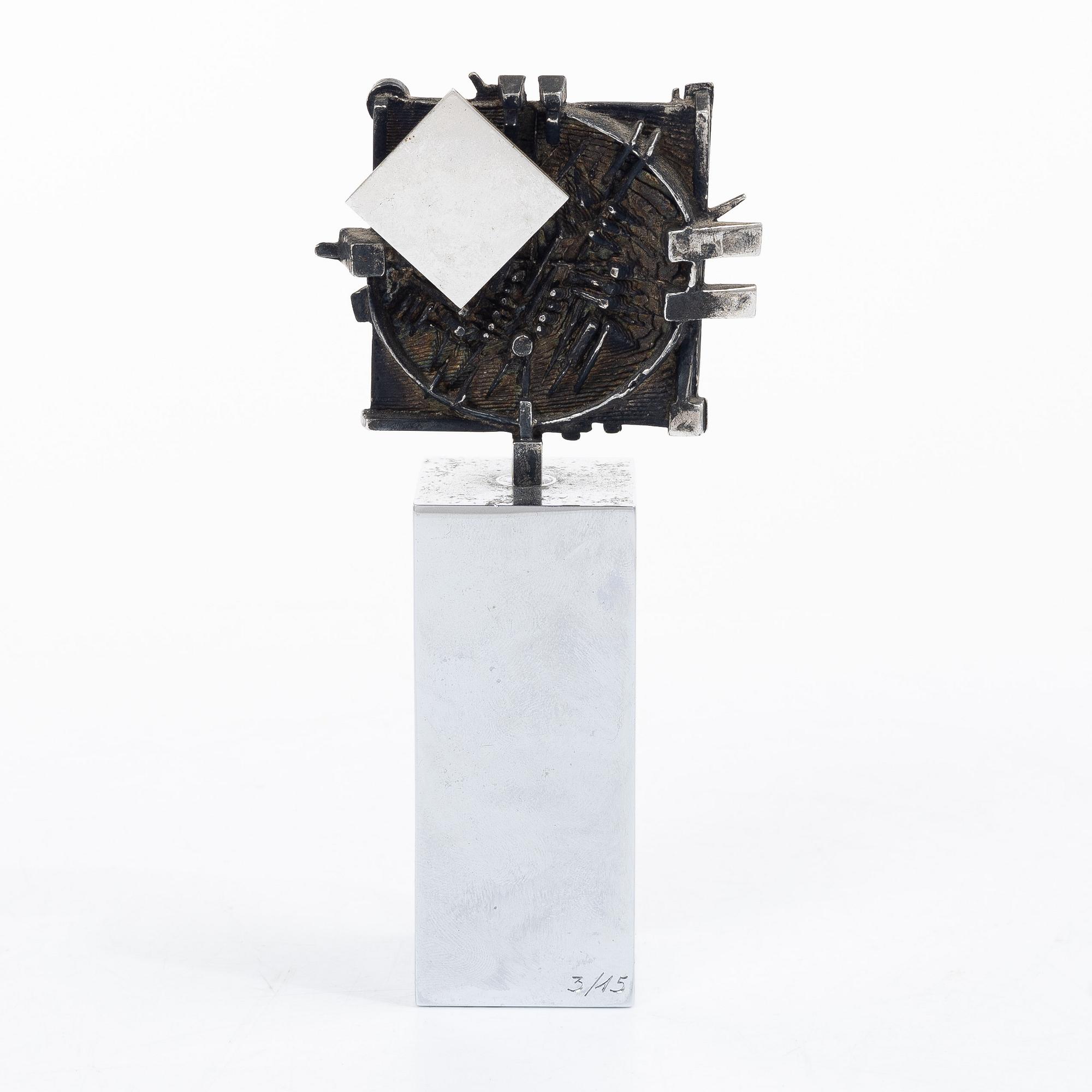 Arnaldo Pomodoro, "Piccola scultura".