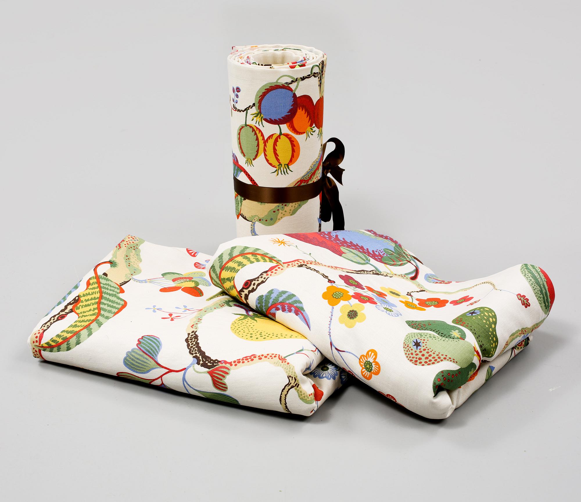 GARDINLÄNGDER, ett par, samt GARDINKAPPA, Josef Frank, Firma Svenskt Tenn.
