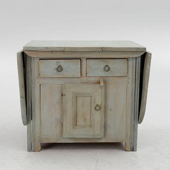 A gate-leg table, 18th / 19th Century.