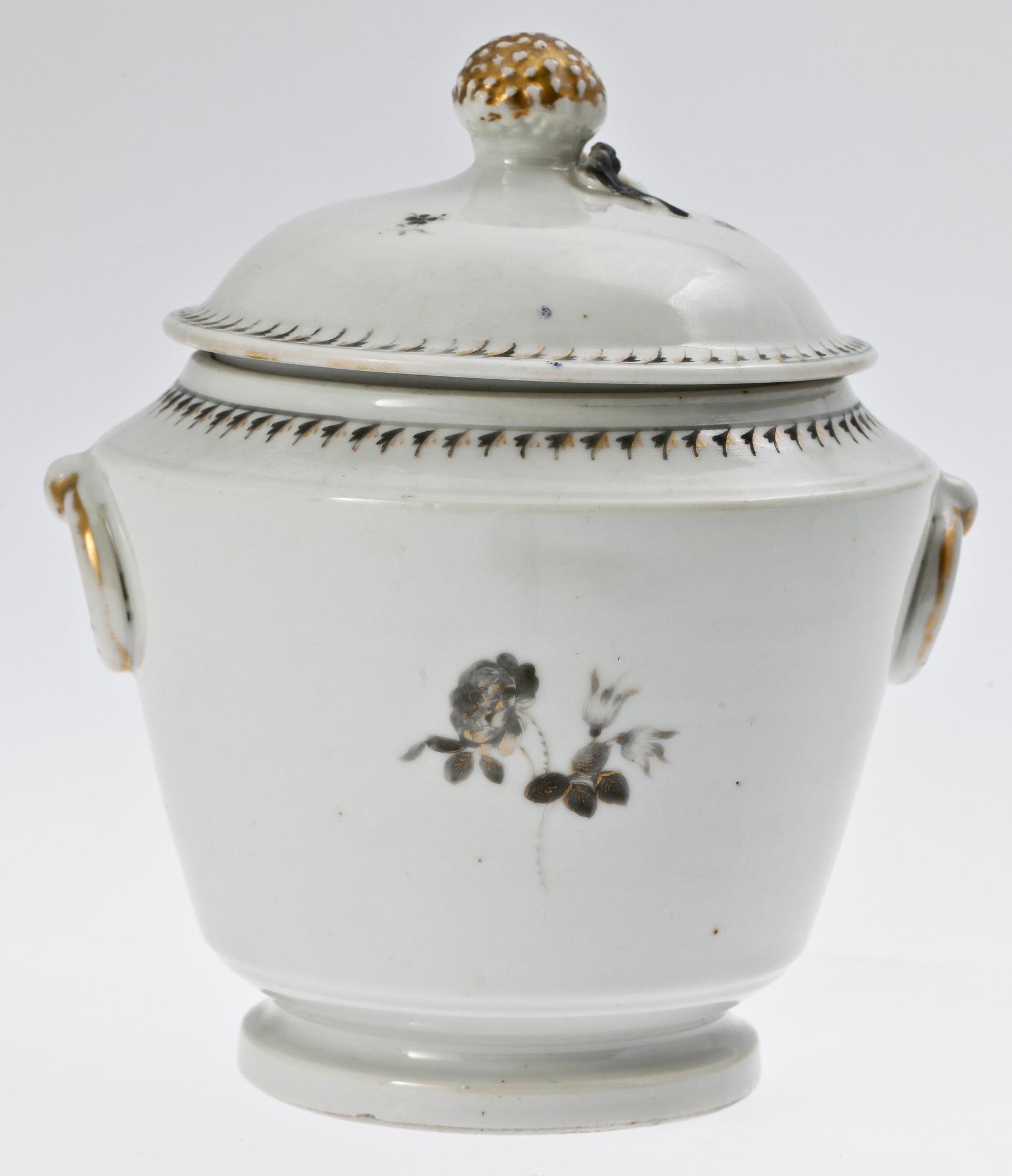 SKÅL MED LOCK, porslin, Jiaqing Kina 1800-talets början.