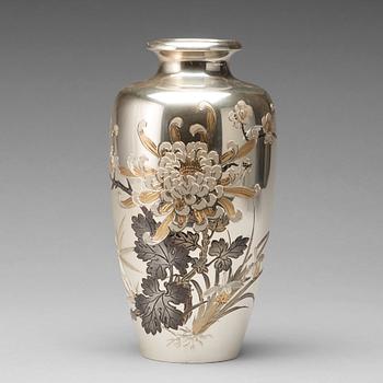 A Japanese silver vase, first half of 20th Century.