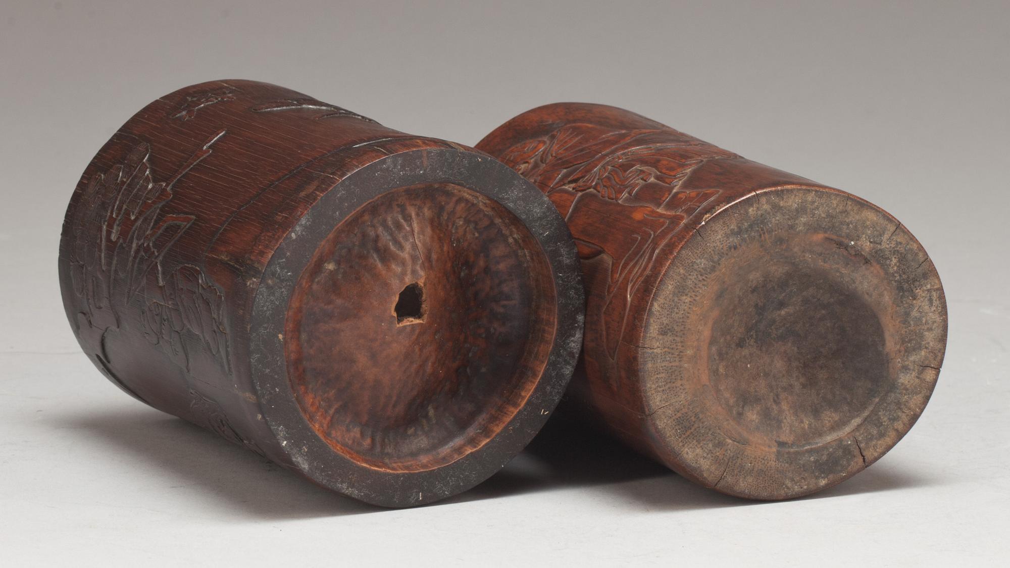 PENSELHÅLLARE, 2 st. Kina, bambu. 1900-tal.