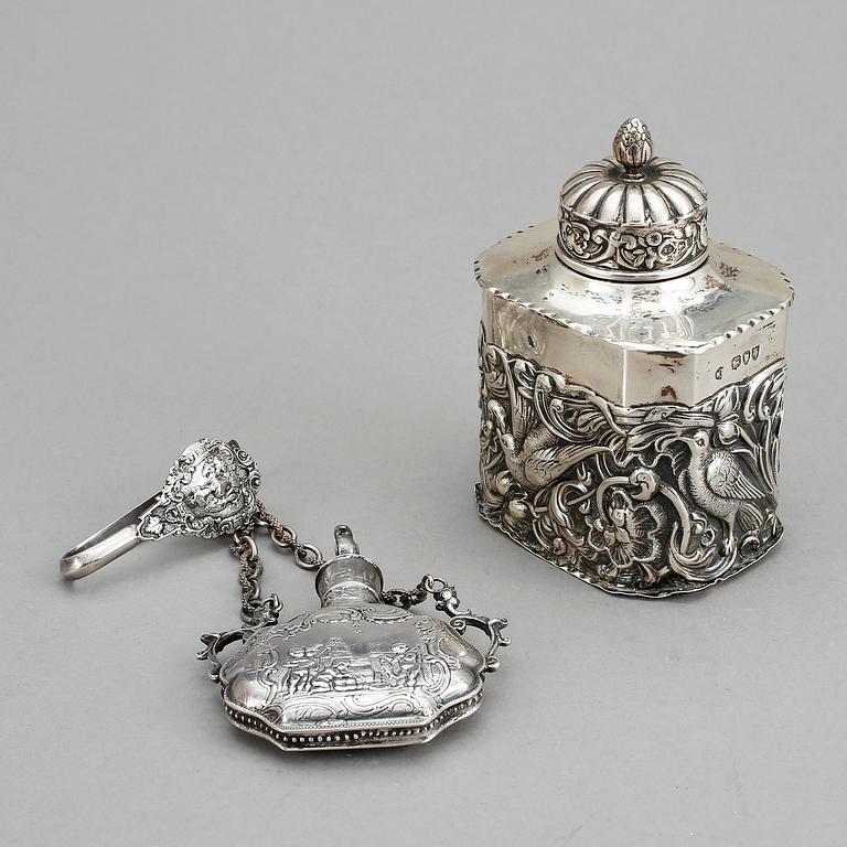 TEDOSA SAMT PLUNTA, silver, London 1894 resp Nederländerna med engelska sekundärstämplar 1887. Tot ca 274 gram.