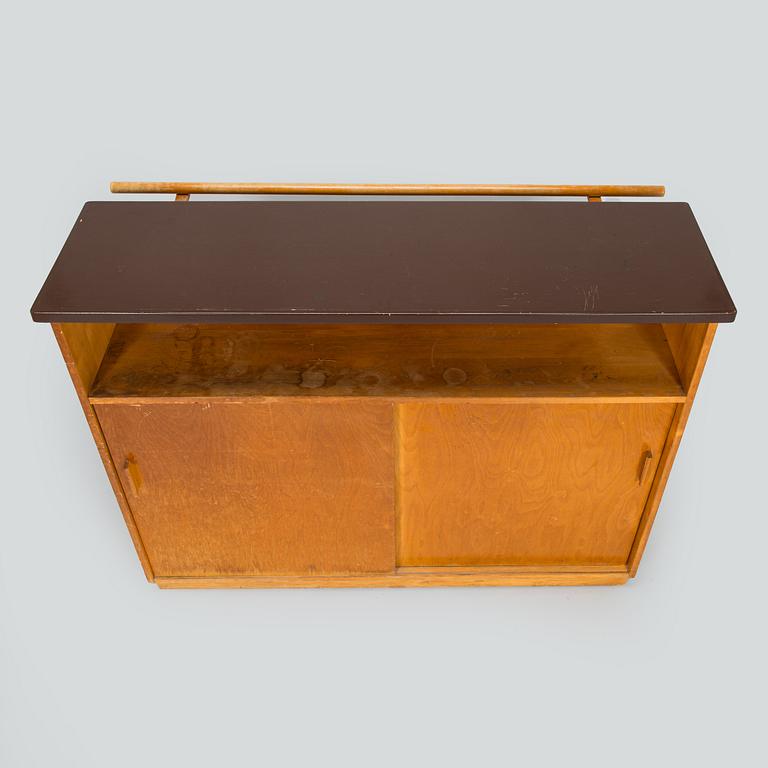 Baaritiski / tarjoilupöytä, Artekin piirustuskonttori, O.Y Huonekalu-ja Rakennustyötehdas A.B. 1950-luvun alku.