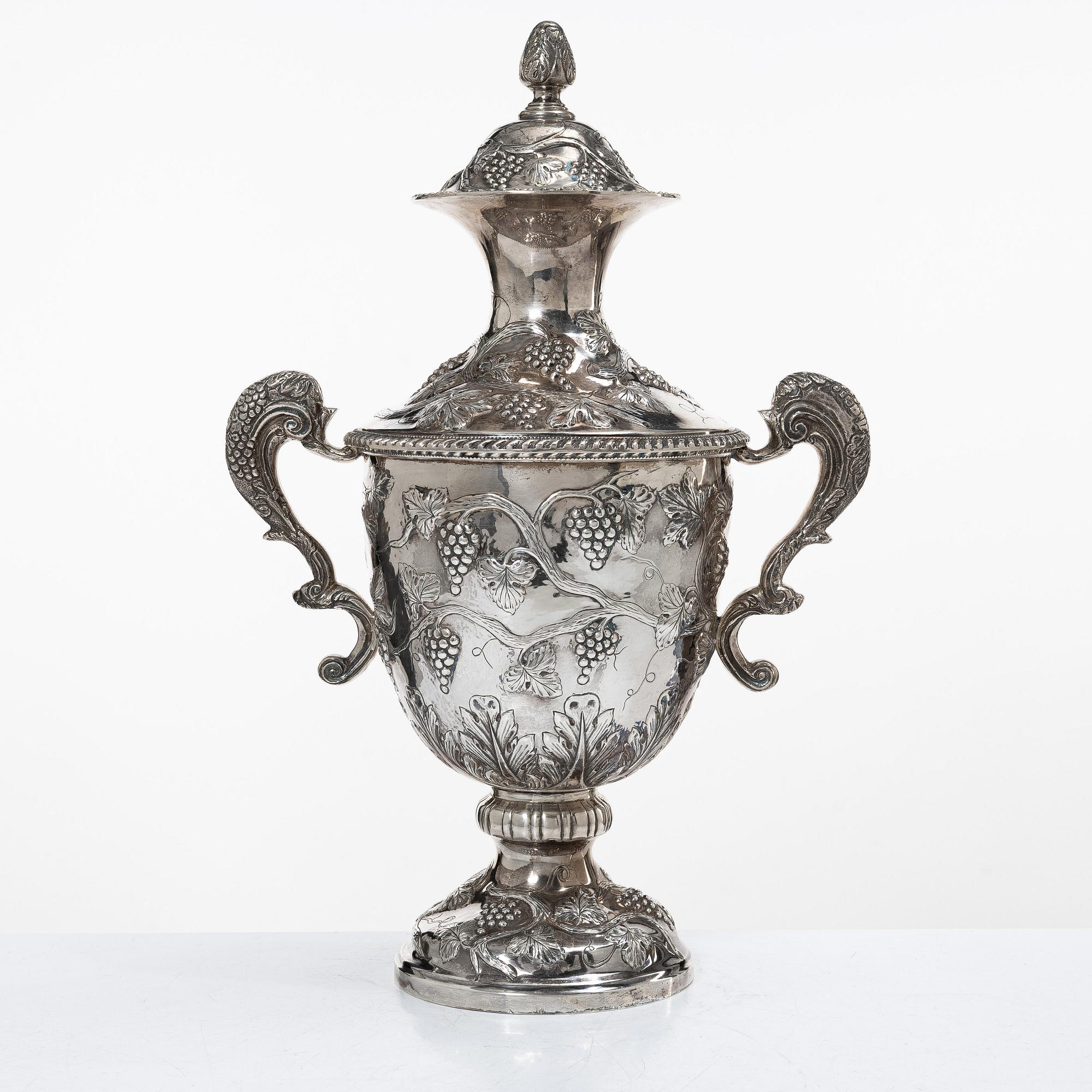 Lale Silverware & Co Ltd, a sterling silver wine cooler/lidded urn, Istanbul, Turkey 20th century.