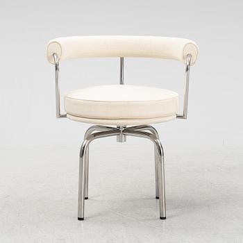 A LC 7 swivel chair by Charlotte Perriand & Pierre Jeanneret & Le Corbusier for Cassina, designed in 1927.