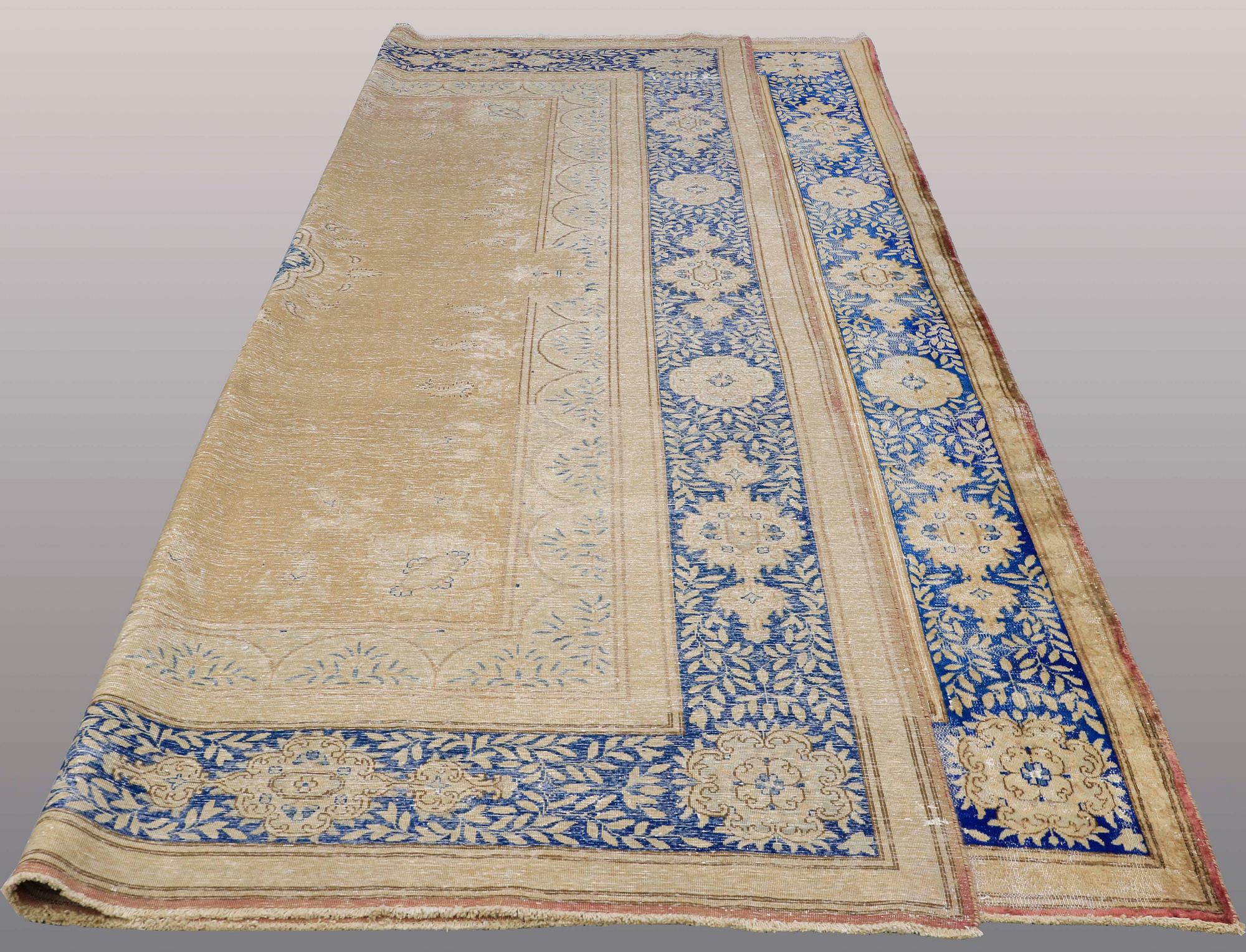 MATTA, Oriental, ca 400 x 288 cm.