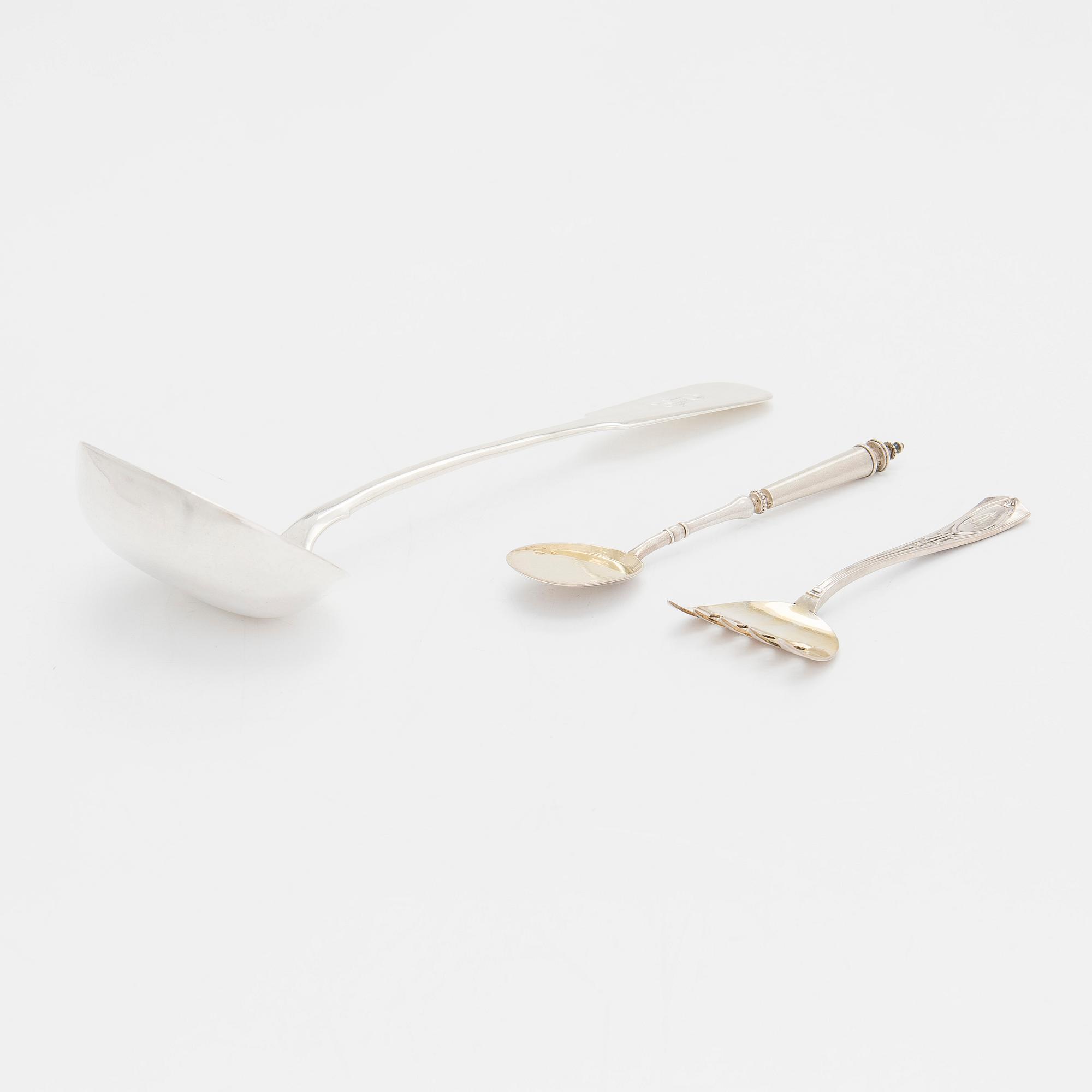 Soppslev, kaviarsked och gaffel, bl.a. Grachev, S:t Petersburg 1860 - tidigt 1900-tal.