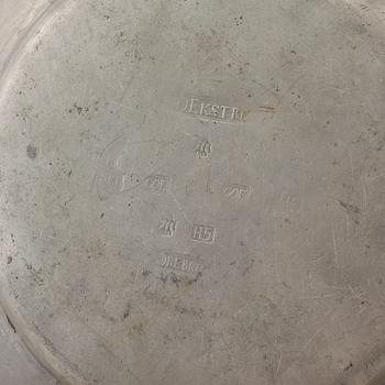 TALLRIKAR, 6 st, tenn, London och Örebro, 1700- och 1800-tal.