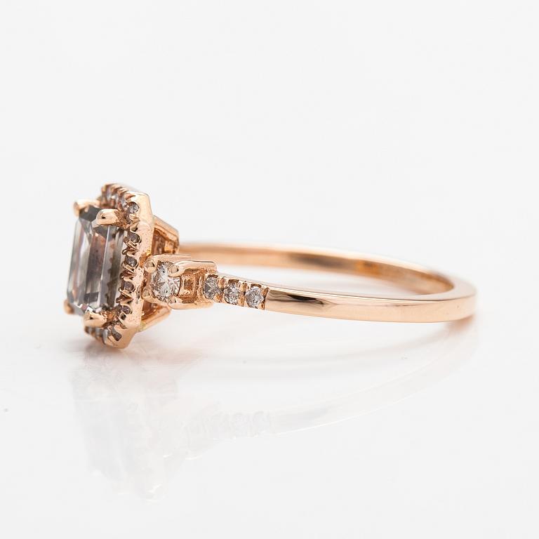 A 14K rosegold ring with diamonds ca. 1.38 ct in total. With AIG certificate.
