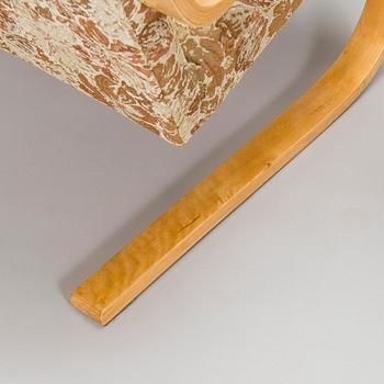 Alvar Aalto, fåtöljer ett par, modell 34 O.Y. Huonekalu- ja Rakennustyötehdas A.B. 1900-talets mitt.