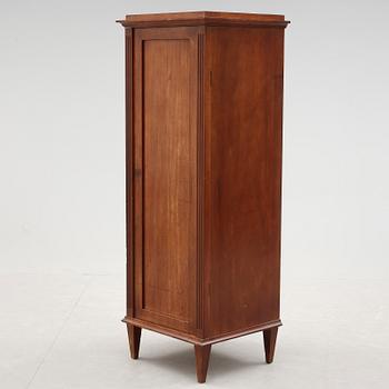 KOLONNSKÅP, gustaviansk stil, 18/1900-tal.