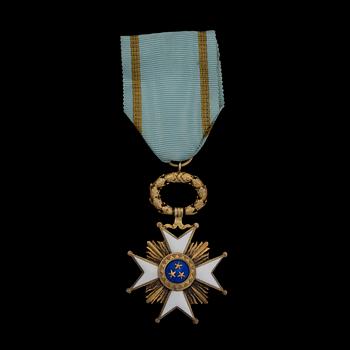KUNNIAMERKKI, Kolmen Tähden ritarikunta, ritarimerkki, kullattua hopeaa. Latvia 1924-30-luku.