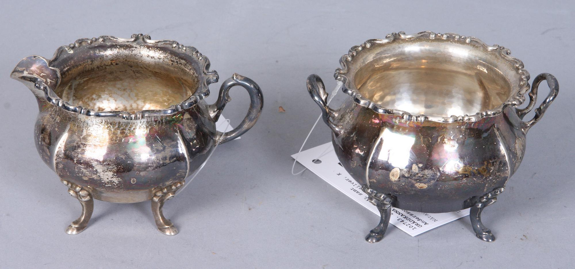SOCKERSKÅL samt GRÄDDKANNA, ett par, silver, K Andersson, 1930. 418 gram.