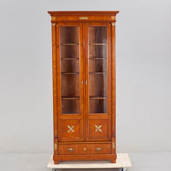 BOKSKÅP, Karl Johan, omkring 1800-talets mitt.