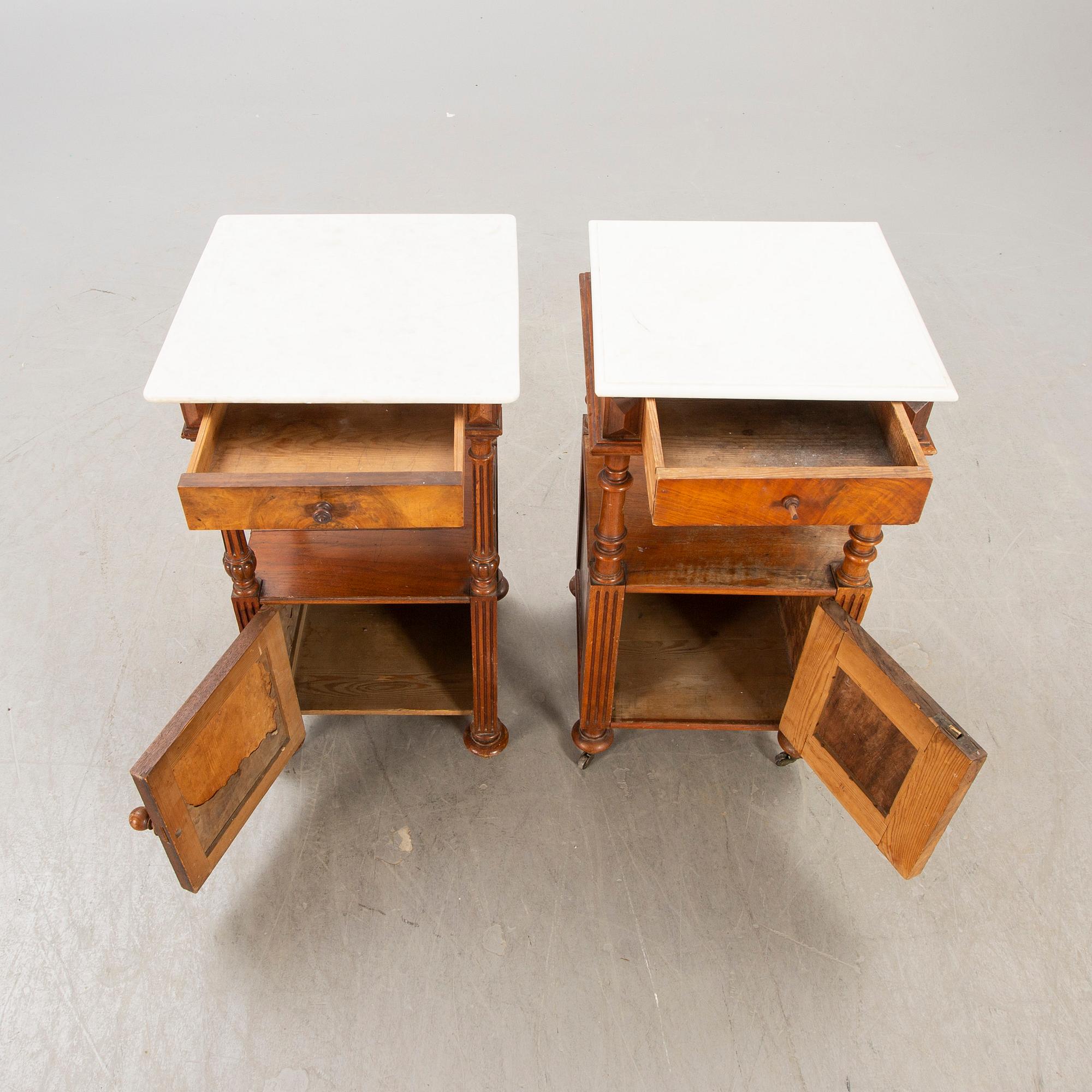 Sängbord ett par nyrenässans sent 1800-tal.
