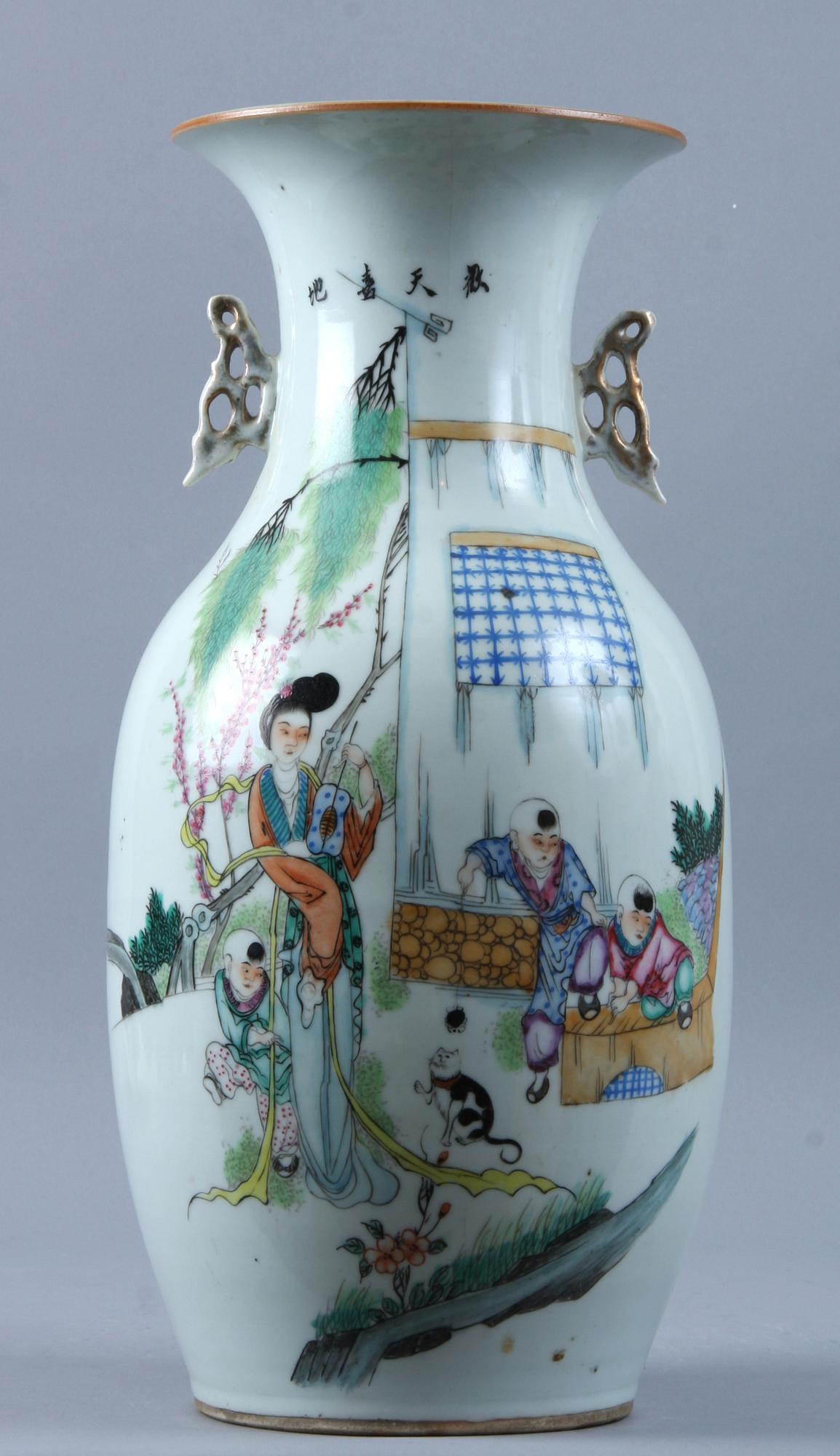 GOLVURNA, porslin, 1800/1900-tal.