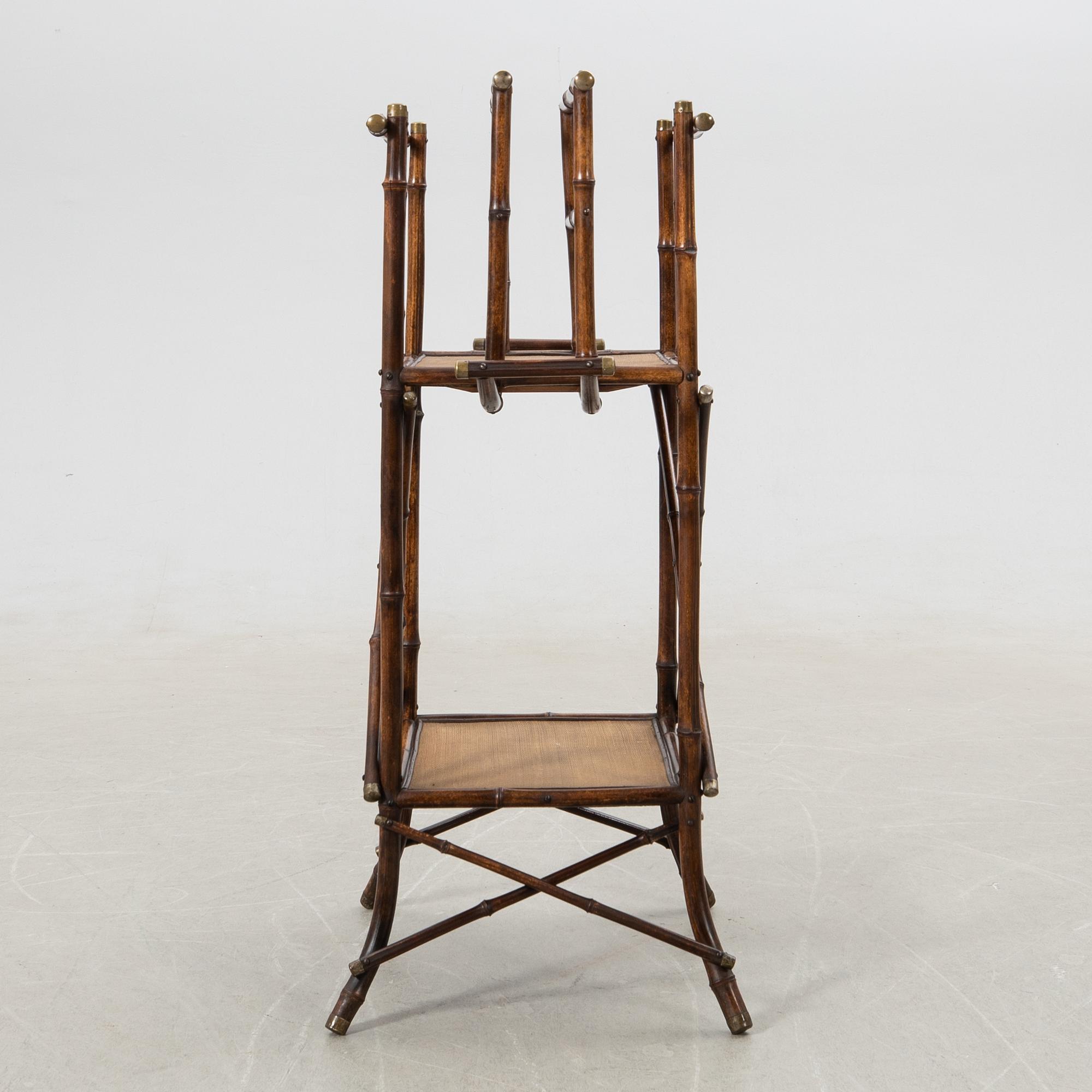 Tidningsställ, 1900-tal.