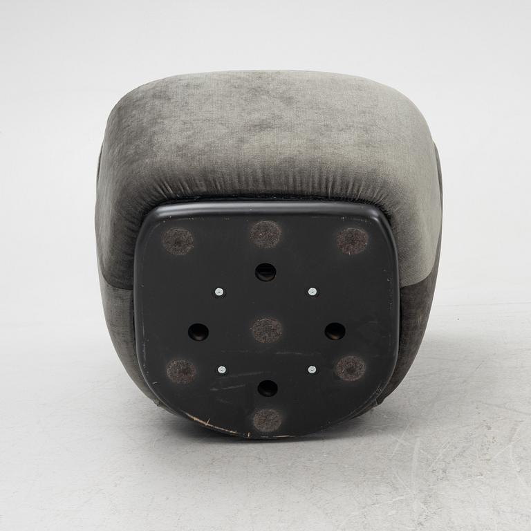 Space Copenhagen, fåtöljer, ett par, "Stay Lounge Chair", Gubi.