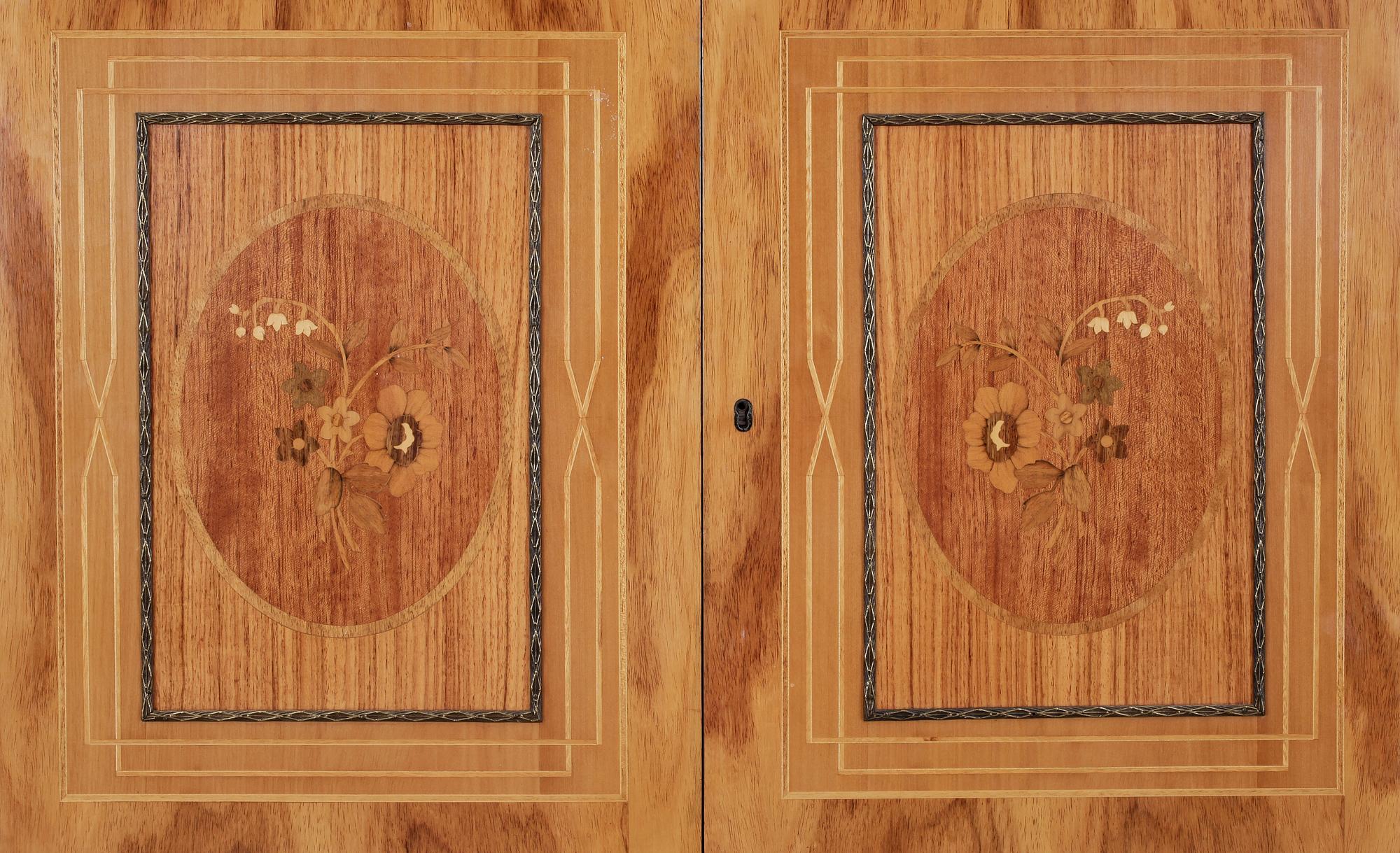 SKÅP/BARSKÅP, gustaviansk stil, omkring 1900-talets mitt.