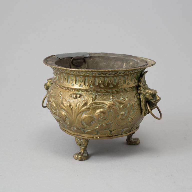 A 19TH CENTURY BRASS FLOWER POT.