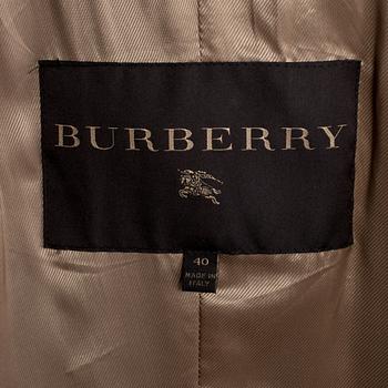 BURBERRY, trenchcoat.