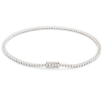 Tennisarmband 18K vitguld med briljantslipade diamanter.