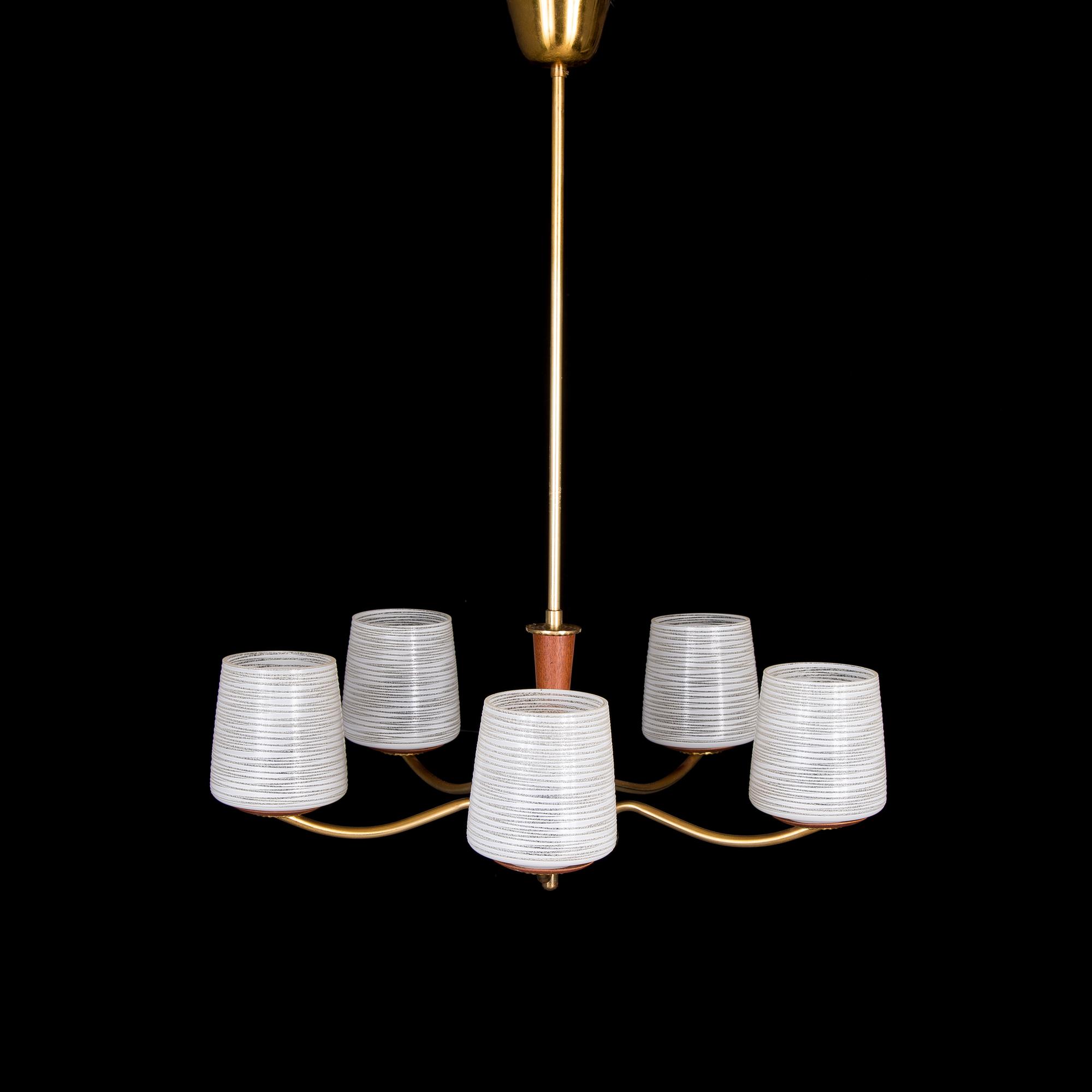 TAKLAMPA, Valinte, 1900-talets mitt. Höjd 75 cm.