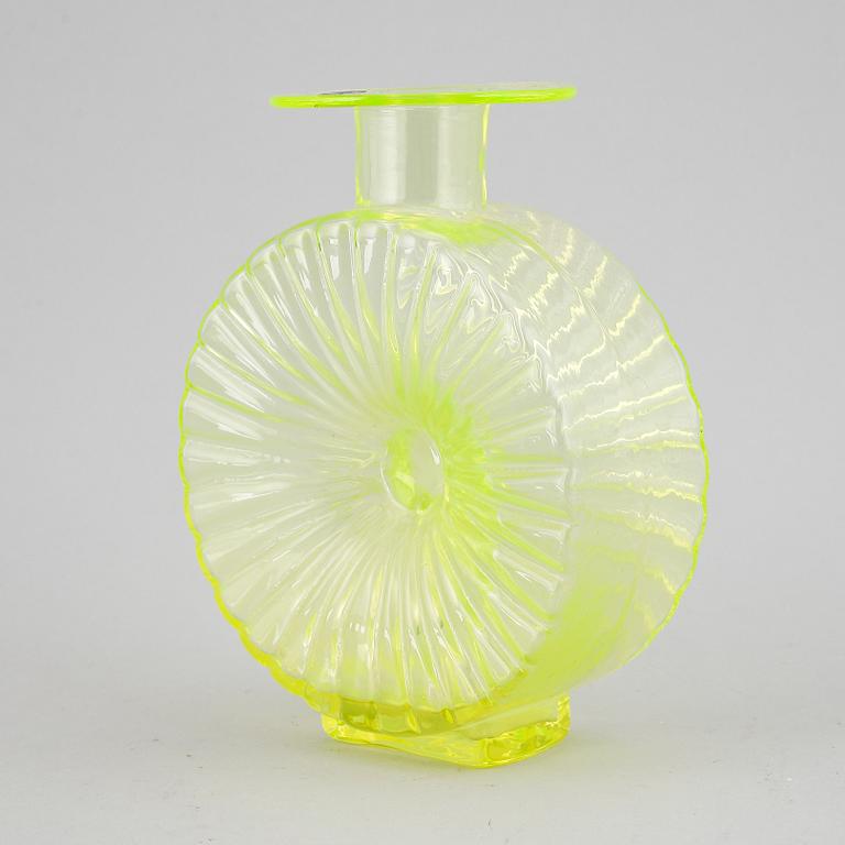 HELENA TYNELL, a sun glass bottle for Riihimäen Lasi Oy. In production 1964-1974.