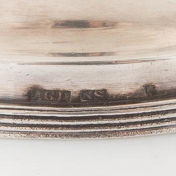 Skålar på fot 2 st samt jardinière nysilver 1900-talets början.
