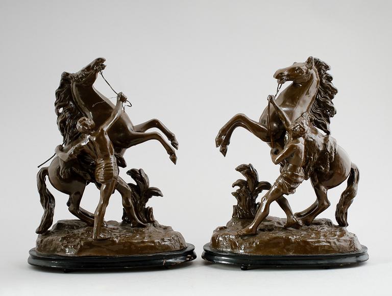FIGURER, 1 par, kopior av Marlyhästarna, metall, 1900-talets första hälft.
