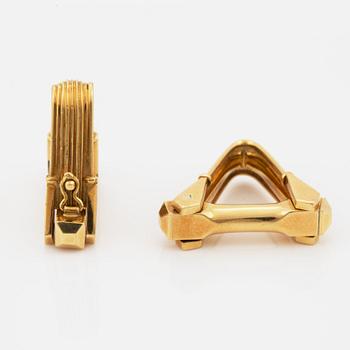 A pair of 18K gold cufflinks.
