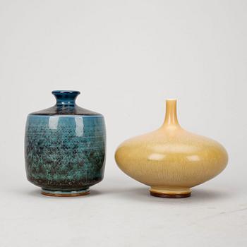 VASER, 2 st stengods, Berndt Friberg, Gustavsberg, signerade.