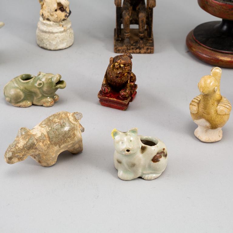 A group of 10 Southeast asian objects, 20th century.