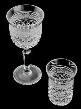 SERVISDELAR, 66 st, glas, 1900-talets andra hälft.