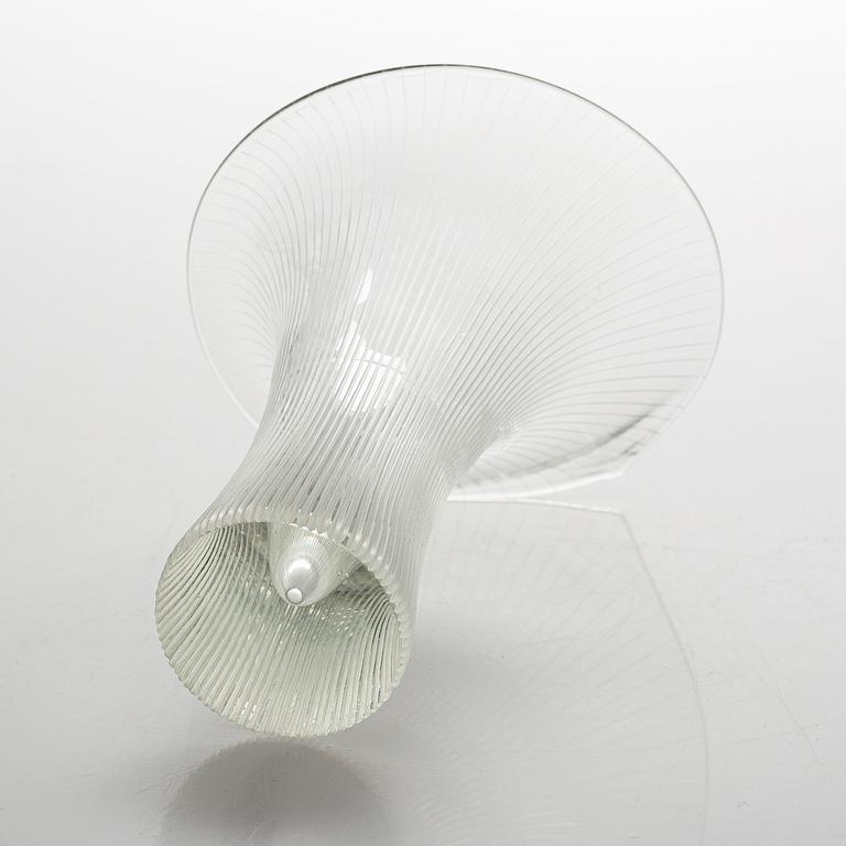 Tapio Wirkkala,  vas, "Kanttarell", signerad Tapio Wirkkala, Iittala. 1950-tal.